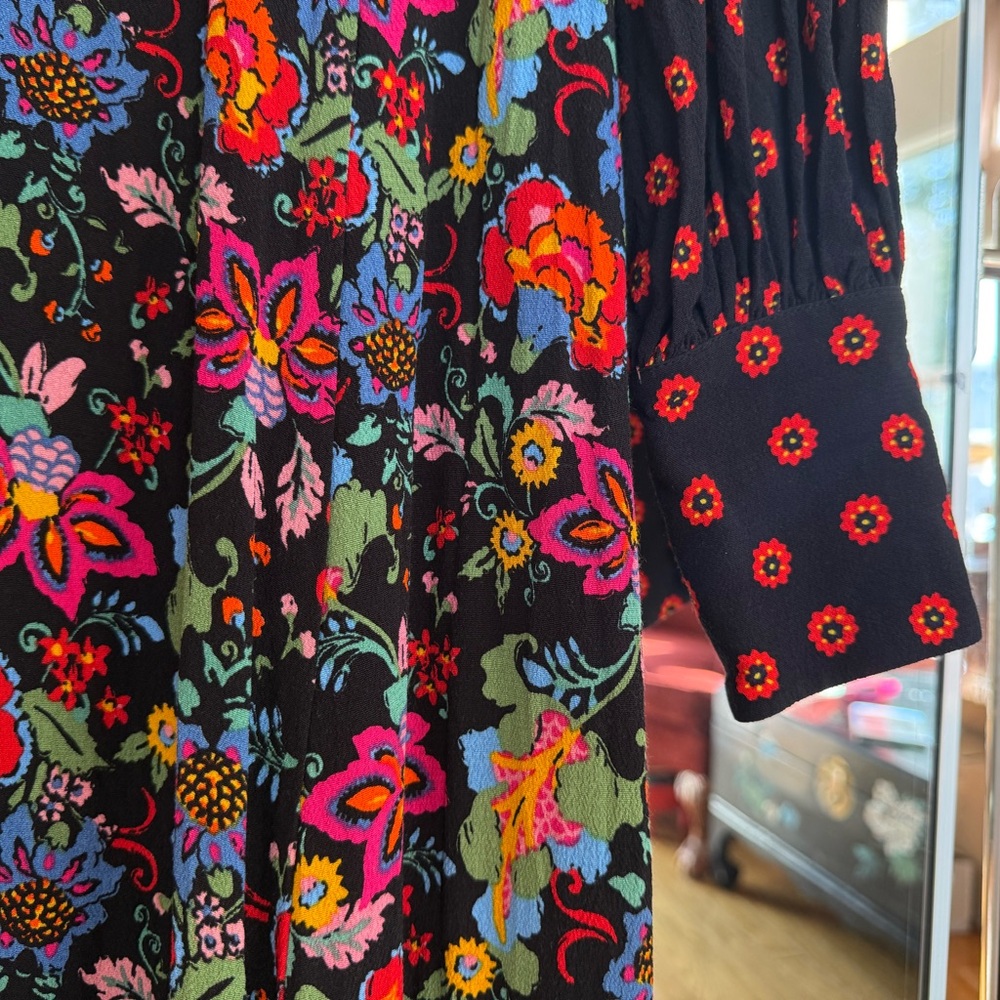 BODEN Blouson Sleeve Maxi Tea Dress
Black, Carnation Garden, 4 PETITE - Picture 11 of 11